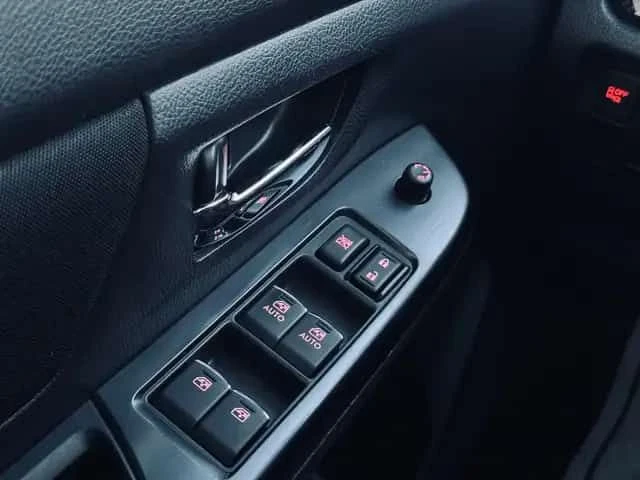 Subaru WRX * 4dr Sdn Sport * ПАНО * ПОДГРЕВИ * CARFAX, снимка 15 - Автомобили и джипове - 54027088