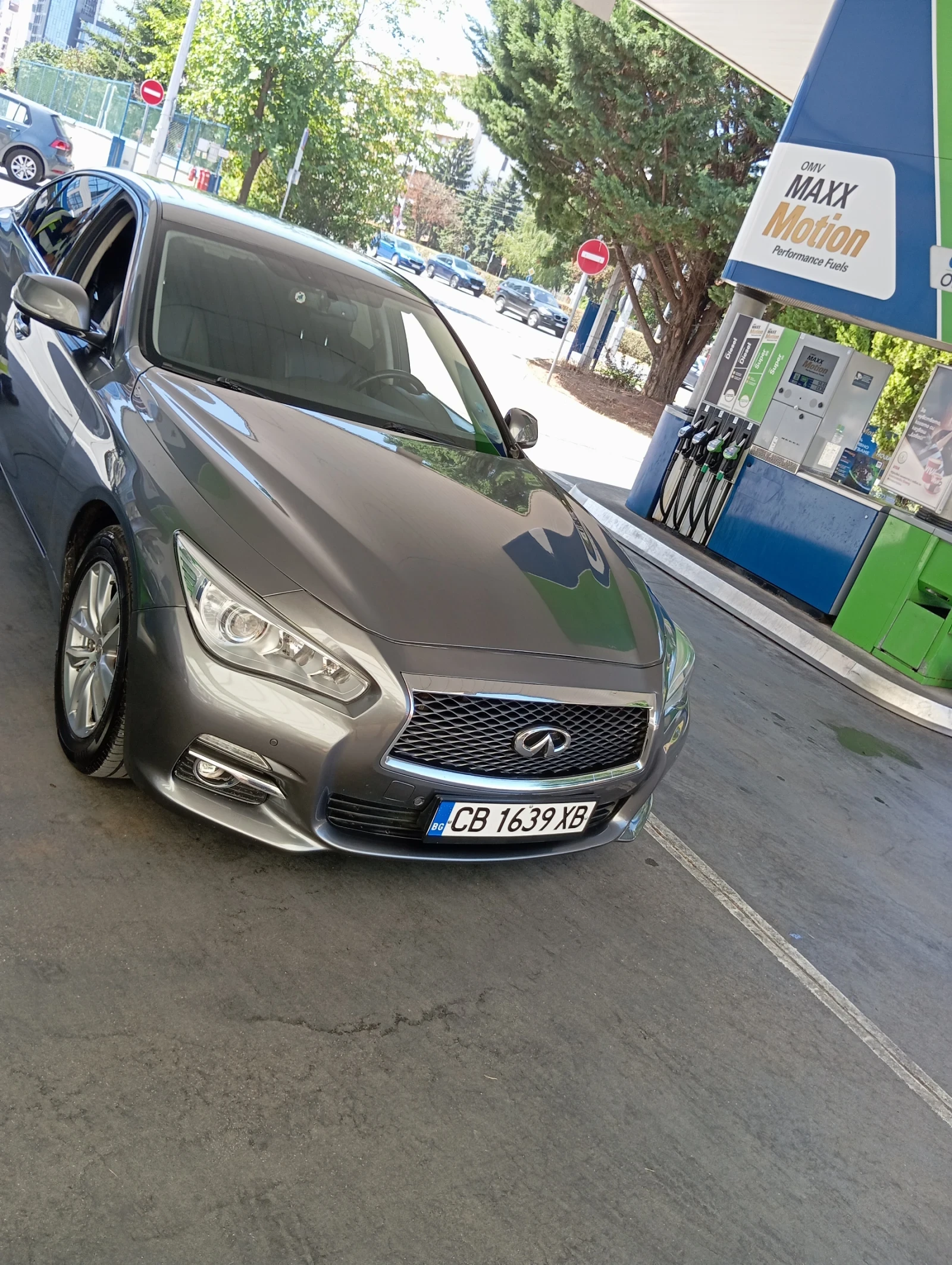 Infiniti Q50 2.2d обслужен и с чисто нови гуми - зимни и летни - изображение 6