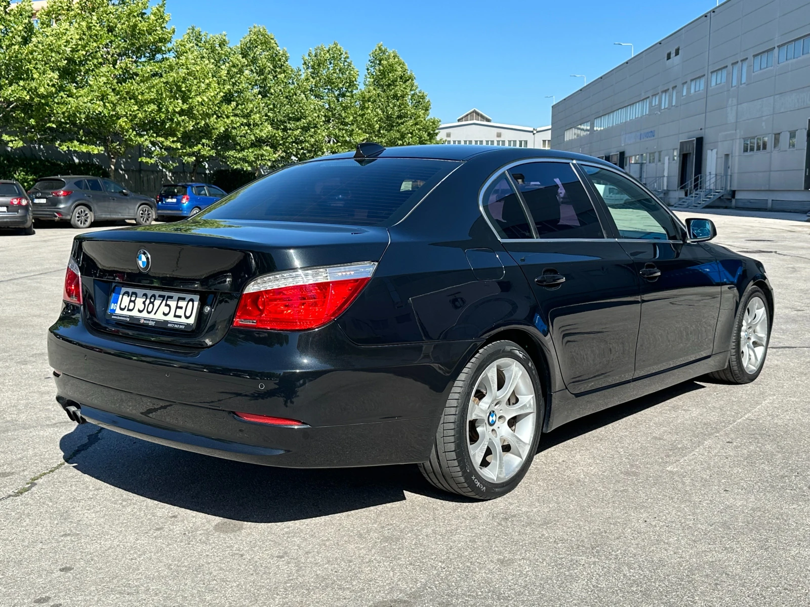 BMW 523 190кс, Фейслифт - изображение 4