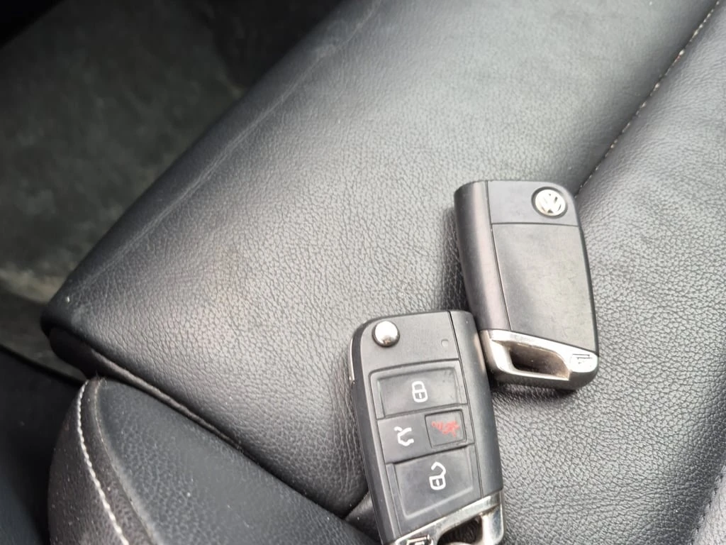 VW Golf R* HATCHBACK SEDAN 4D * CARFAX * БЕЗ ПЪРВОНАЧАЛНА  - изображение 8