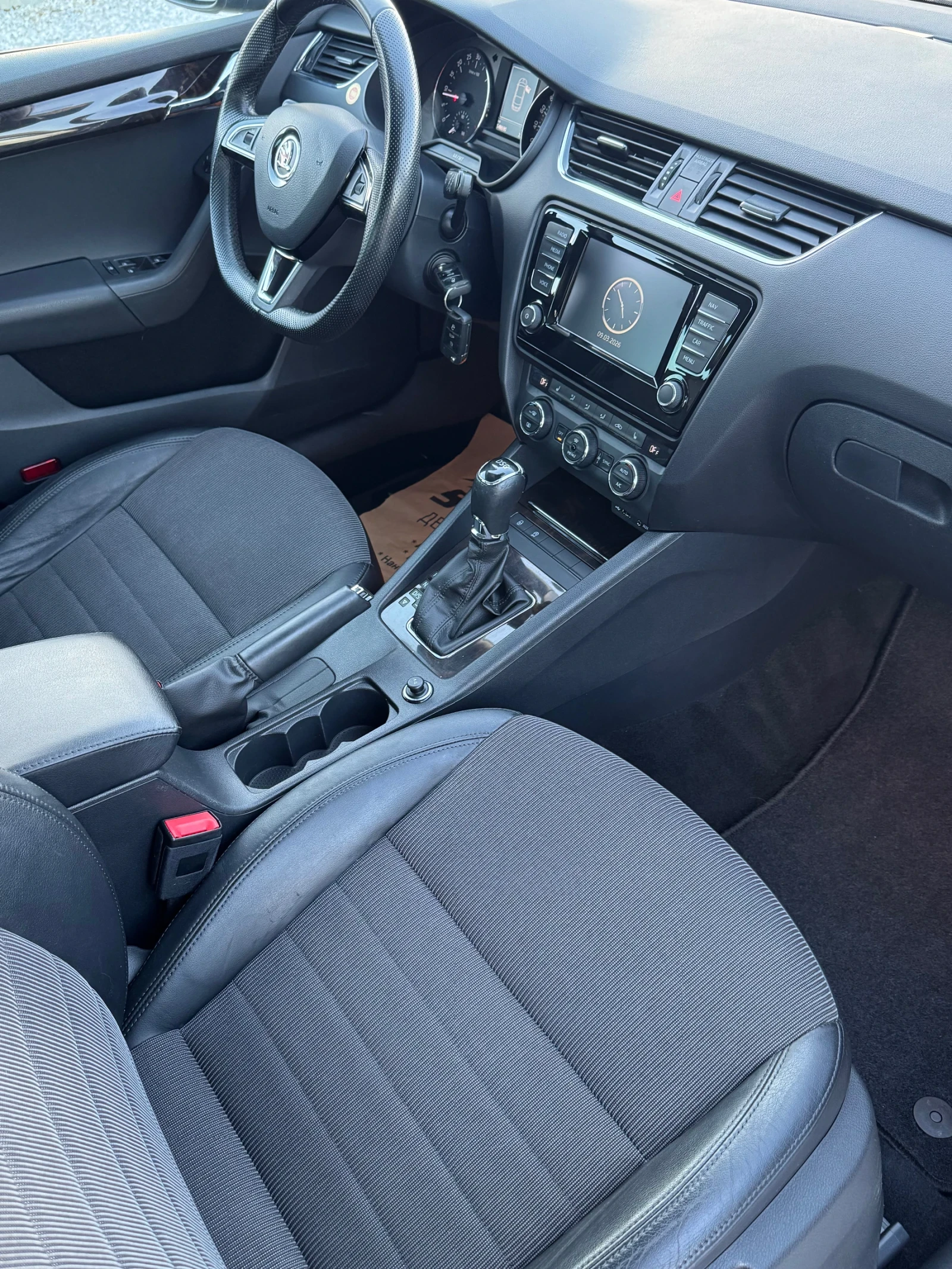 Skoda Octavia 1.6tdi  DSG, снимка 11 - Автомобили и джипове - 53774656