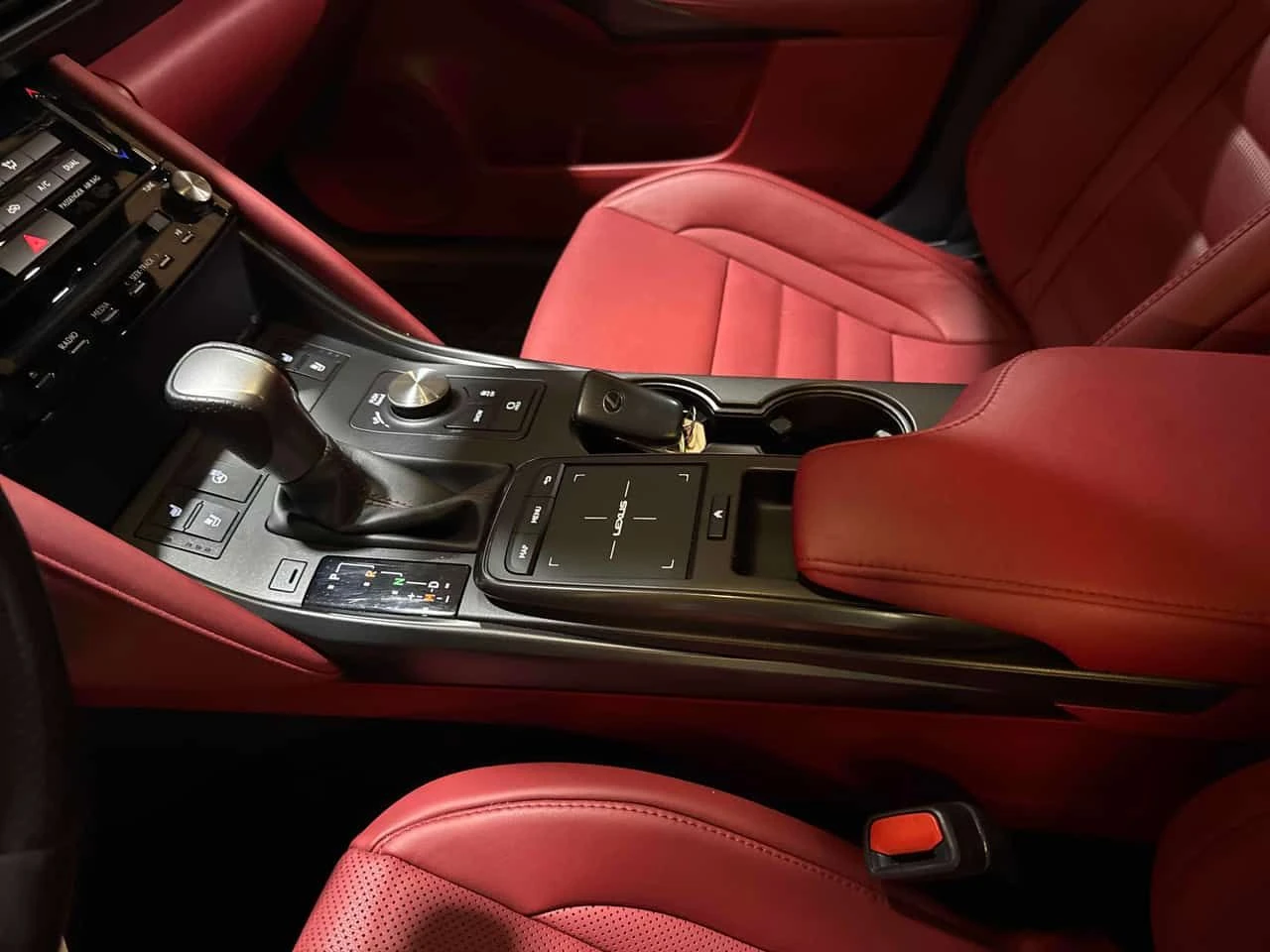 Lexus IS 300 CARFAX, снимка 13 - Автомобили и джипове - 53813816