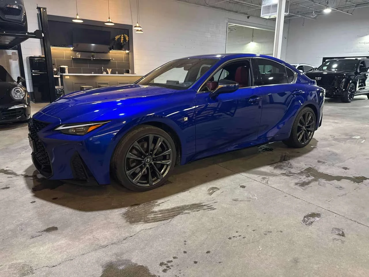 Lexus IS 300 CARFAX, снимка 2 - Автомобили и джипове - 53813816