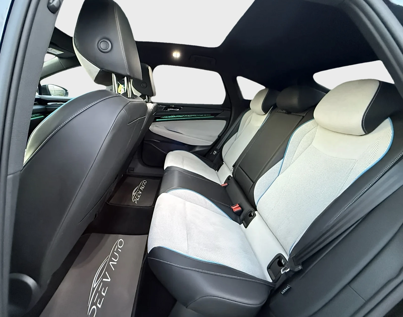 VW ID.7 PRO#PANORAMA#OBDUH#ГАРАНЦИЯ ДО 2032Г. ИЛИ 160000, снимка 11 - Автомобили и джипове - 54568403
