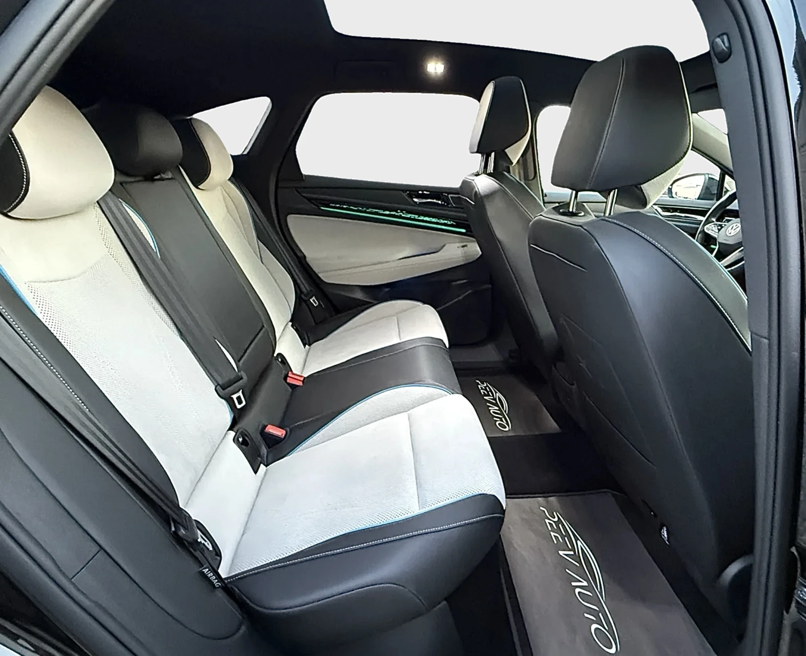 VW ID.7 PRO#PANORAMA#OBDUH#ГАРАНЦИЯ ДО 2032Г. ИЛИ 160000, снимка 12 - Автомобили и джипове - 54568403