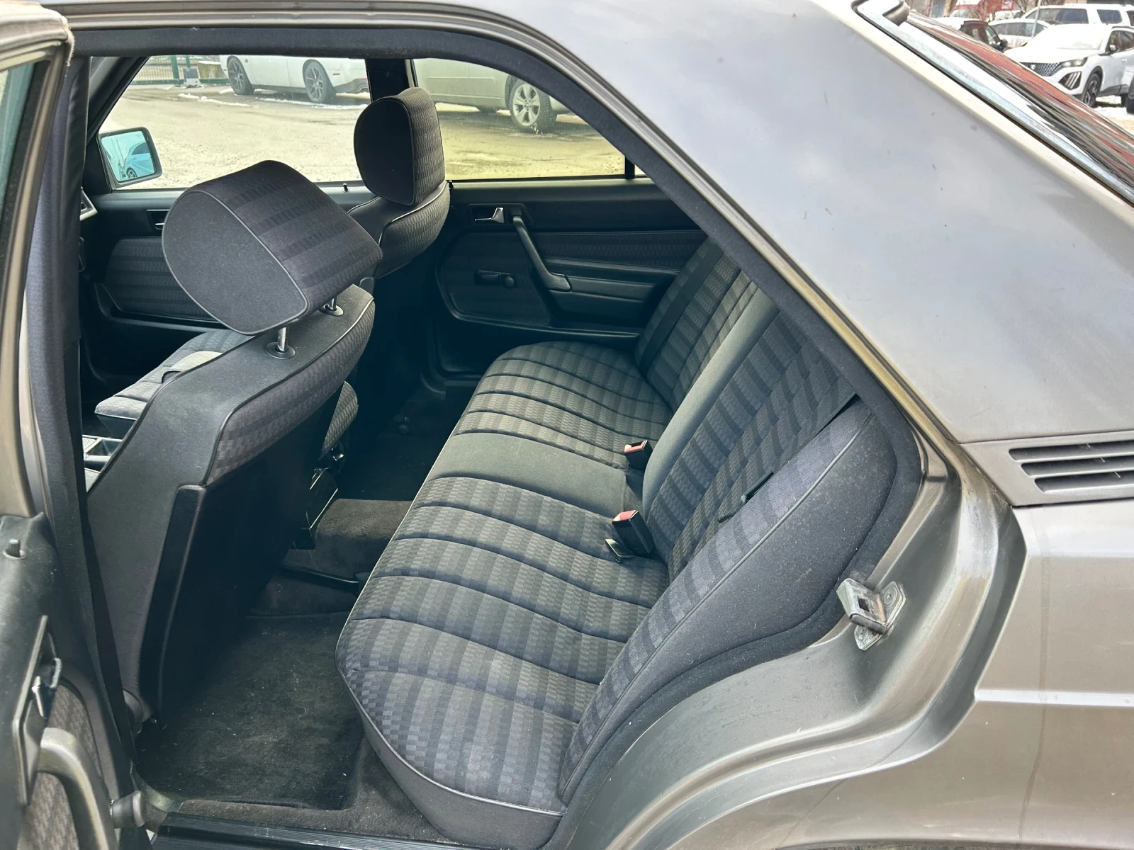 Mercedes-Benz 190, снимка 4 - Автомобили и джипове - 54572379