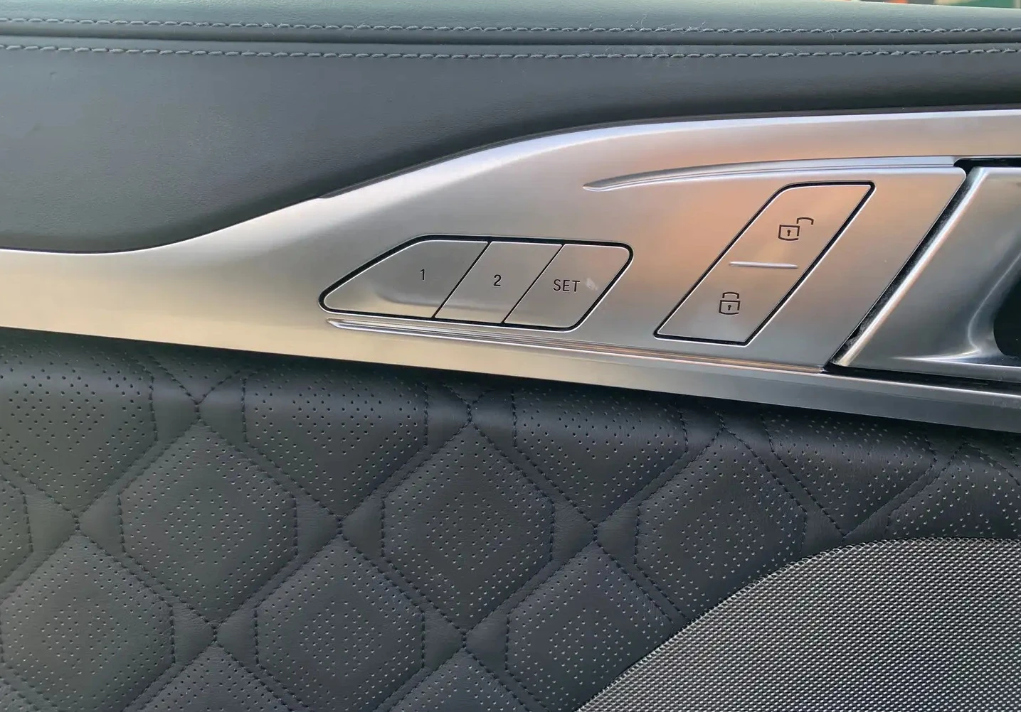 BMW M8 Competition xDrive Gran Coupe, снимка 8 - Автомобили и джипове - 54596651