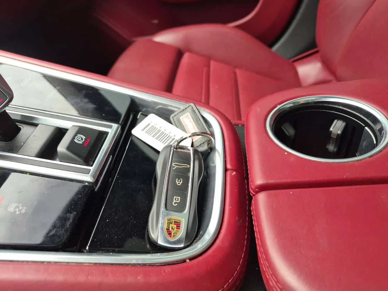 Porsche Panamera 4  CARFAX, снимка 8 - Автомобили и джипове - 54799649