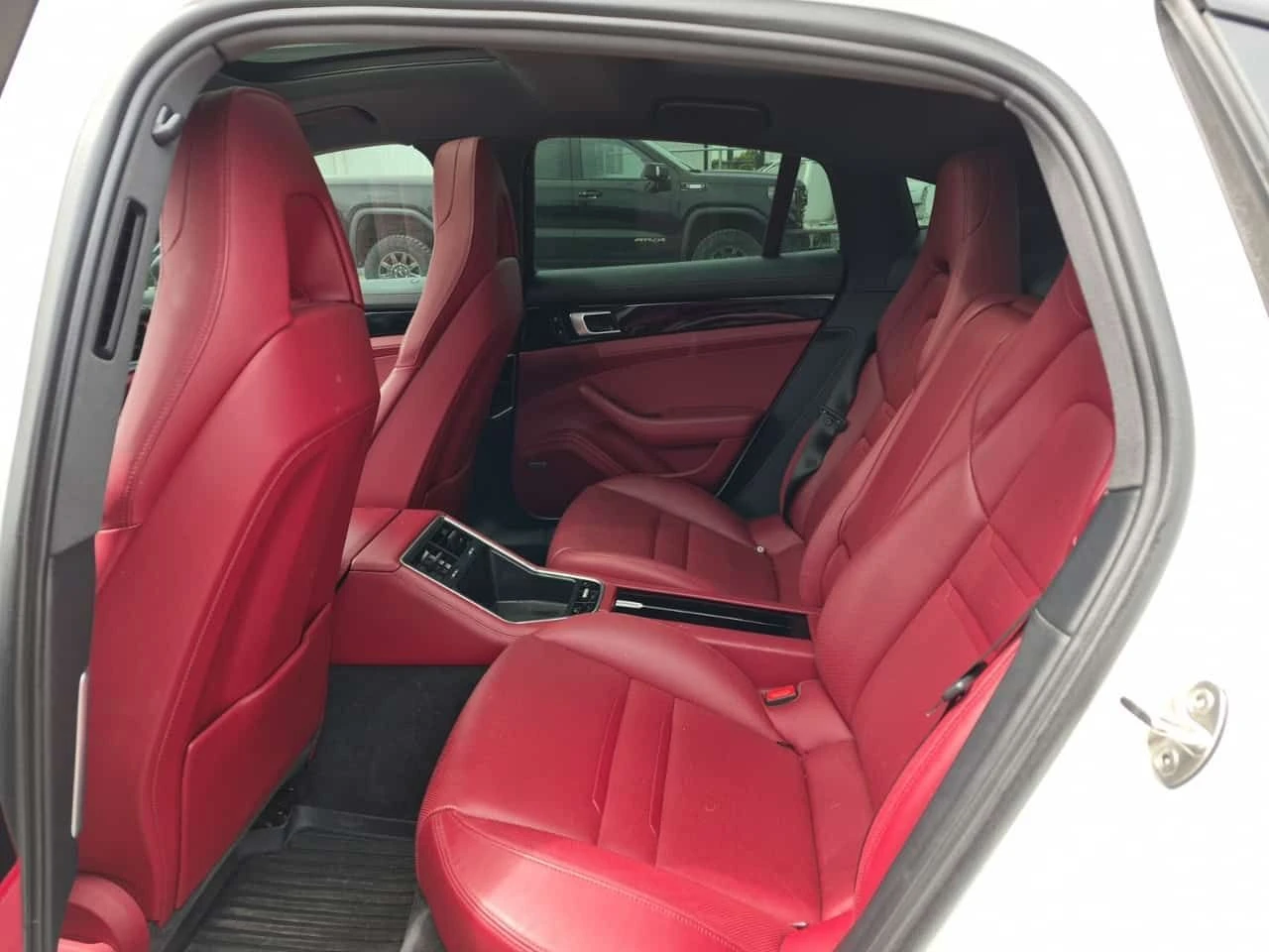 Porsche Panamera 4  CARFAX, снимка 12 - Автомобили и джипове - 54799649