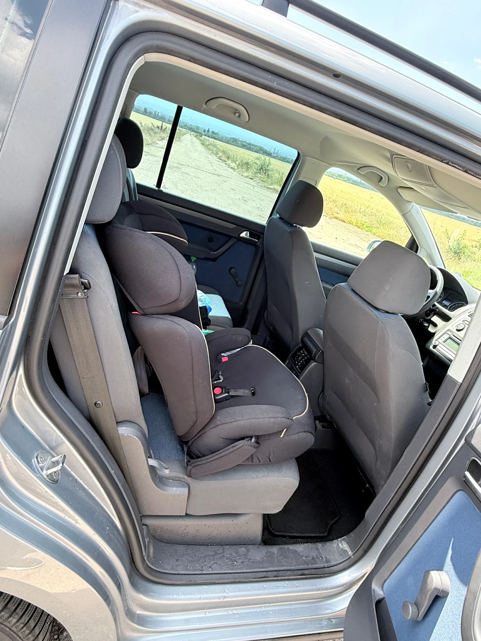 VW Touran 1.9 TDI, снимка 9 - Автомобили и джипове - 55052000