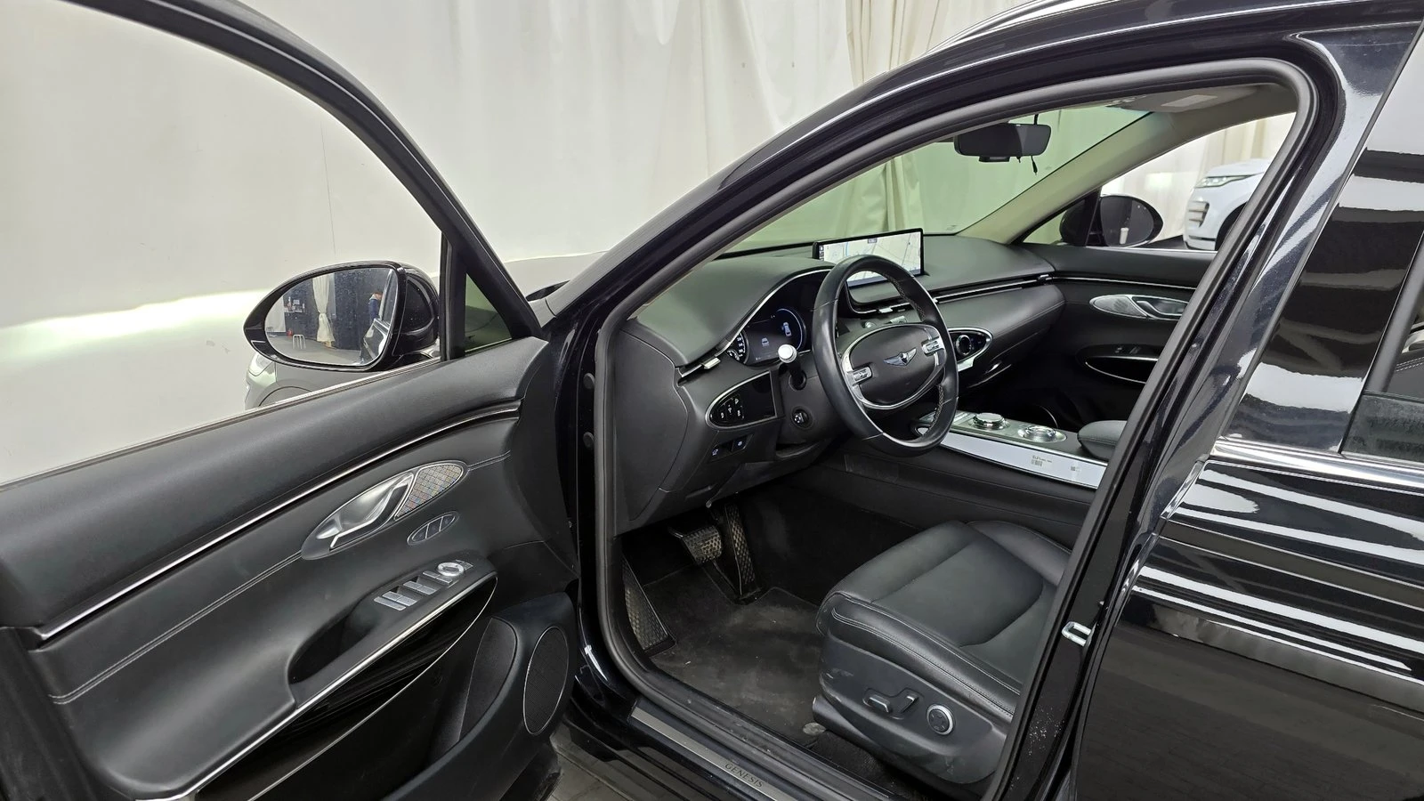 Genesis GV70 2.5* KEYLESS* ПОДГРЕВ ВОЛАН* ЕЛ. БАГАЖНИК* КРАЙНА , снимка 10 - Автомобили и джипове - 55302205