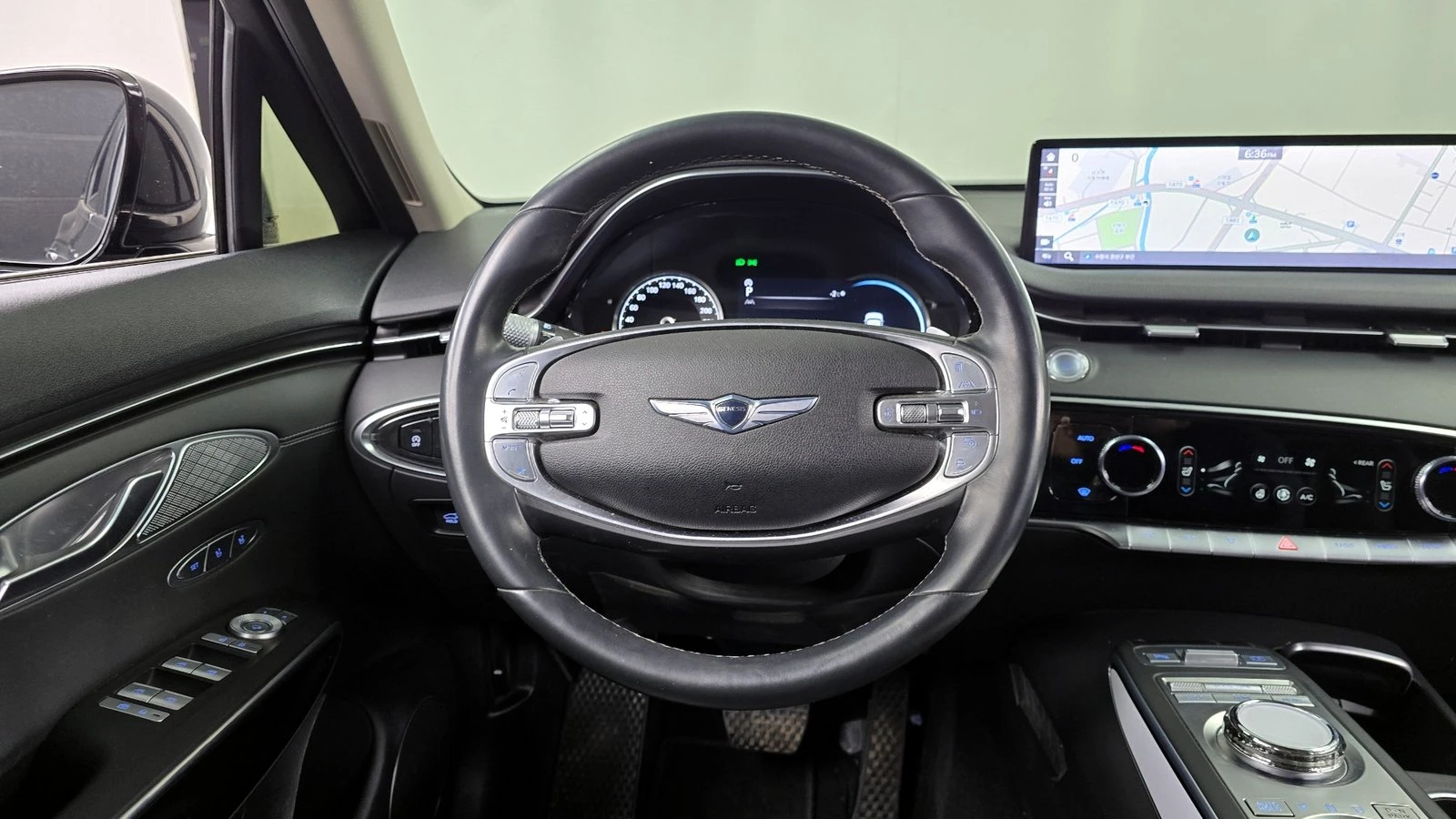 Genesis GV70 2.5* KEYLESS* ПОДГРЕВ ВОЛАН* ЕЛ. БАГАЖНИК* КРАЙНА , снимка 13 - Автомобили и джипове - 55302205