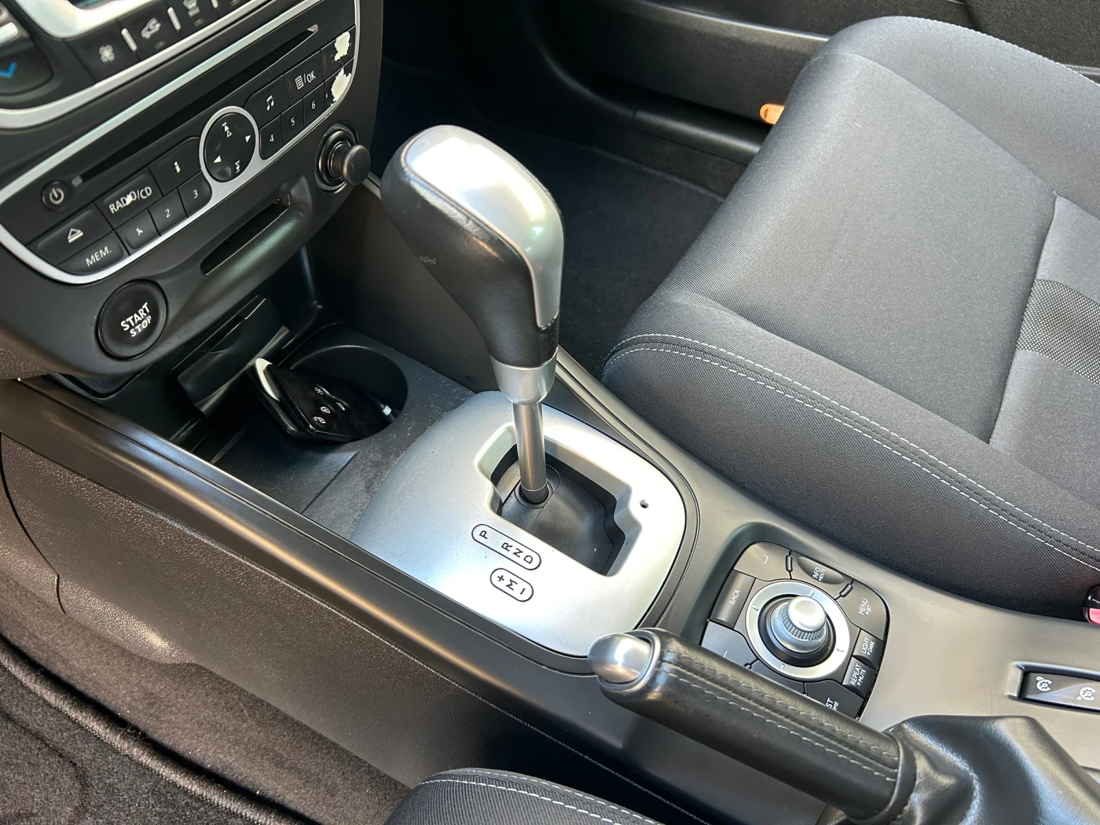 Renault Megane 2.0i XENON НАВИ, снимка 14 - Автомобили и джипове - 55415780