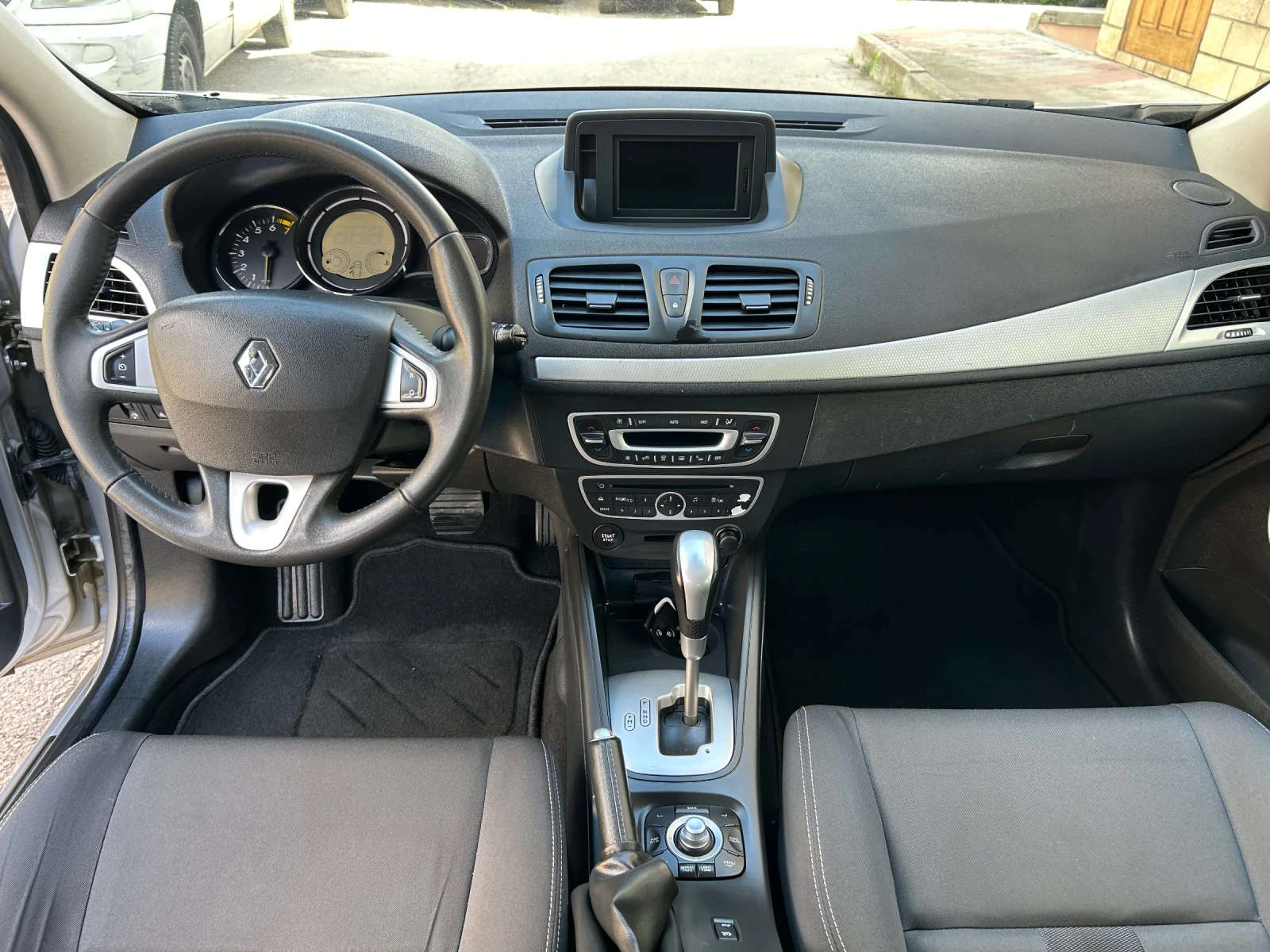 Renault Megane 2.0i XENON НАВИ, снимка 11 - Автомобили и джипове - 55415780