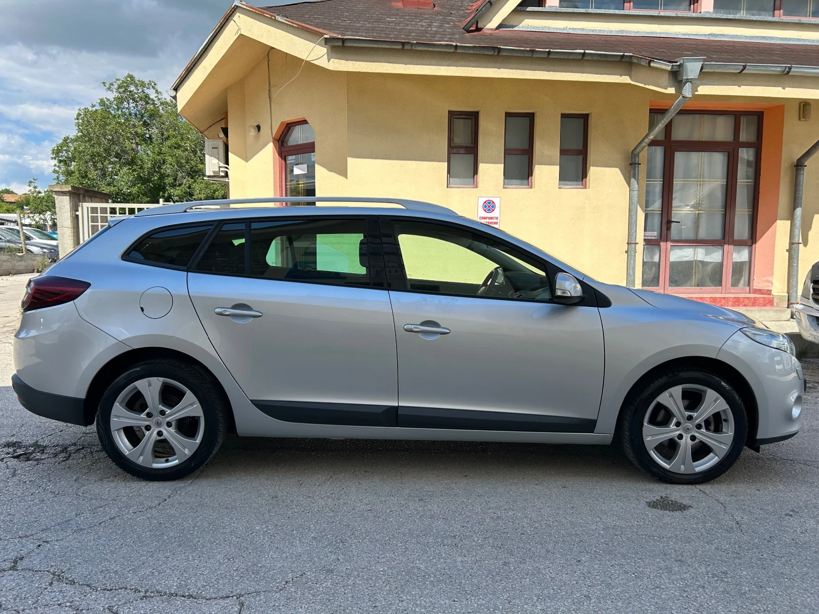 Renault Megane 2.0i XENON НАВИ, снимка 4 - Автомобили и джипове - 55415780