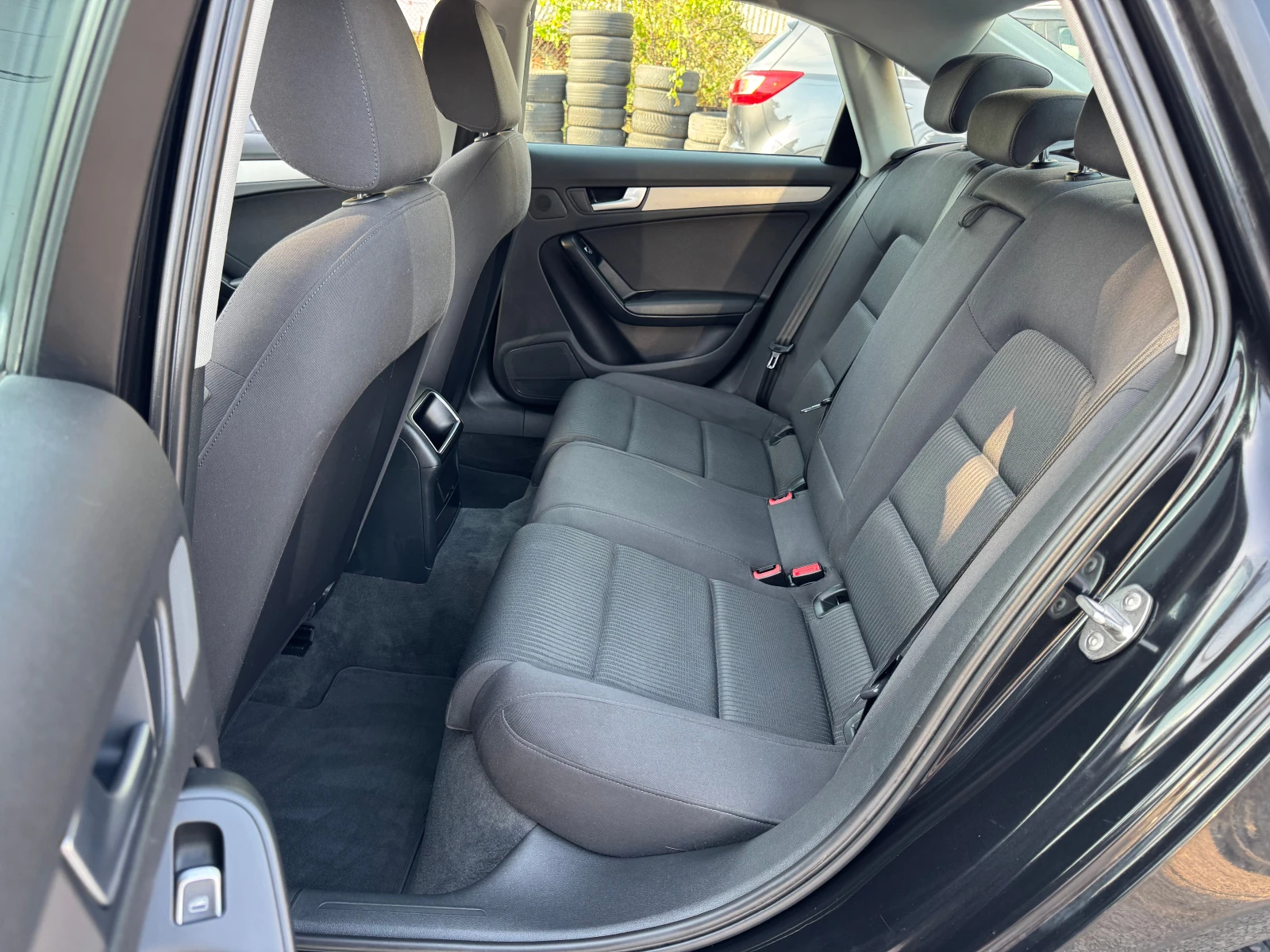Audi A4 2.0TDI, снимка 10 - Автомобили и джипове - 55903827
