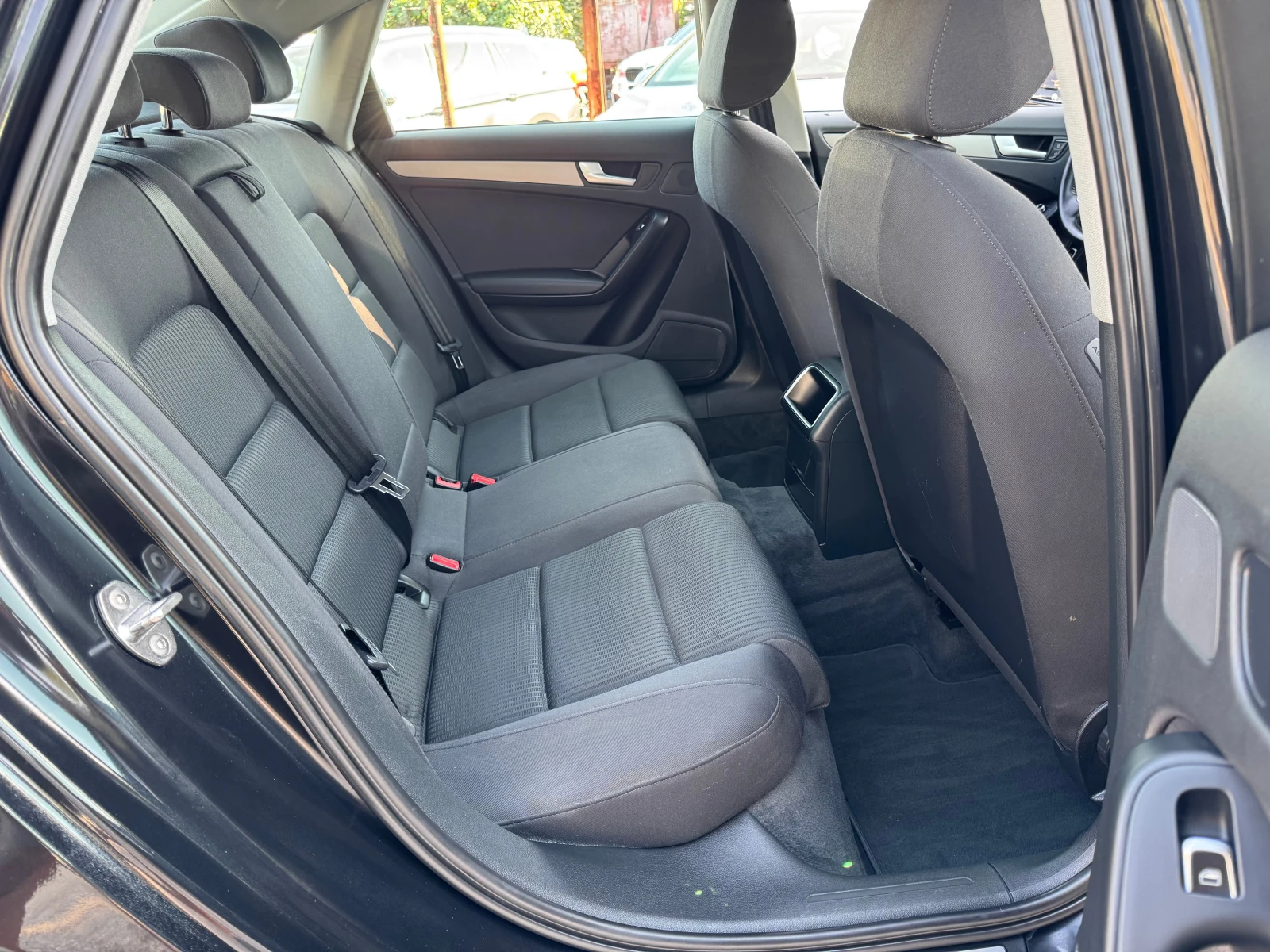 Audi A4 2.0TDI, снимка 12 - Автомобили и джипове - 55903827