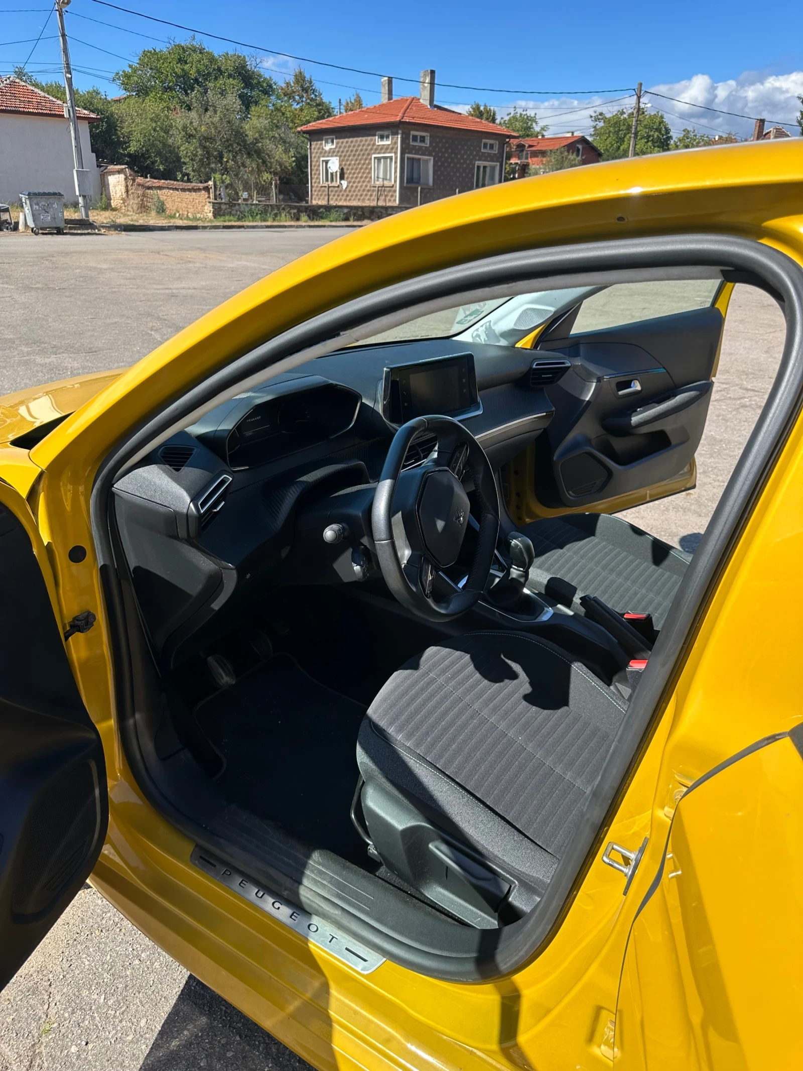 Peugeot 208 1.2 puretech STYLE, снимка 7 - Автомобили и джипове - 56244064
