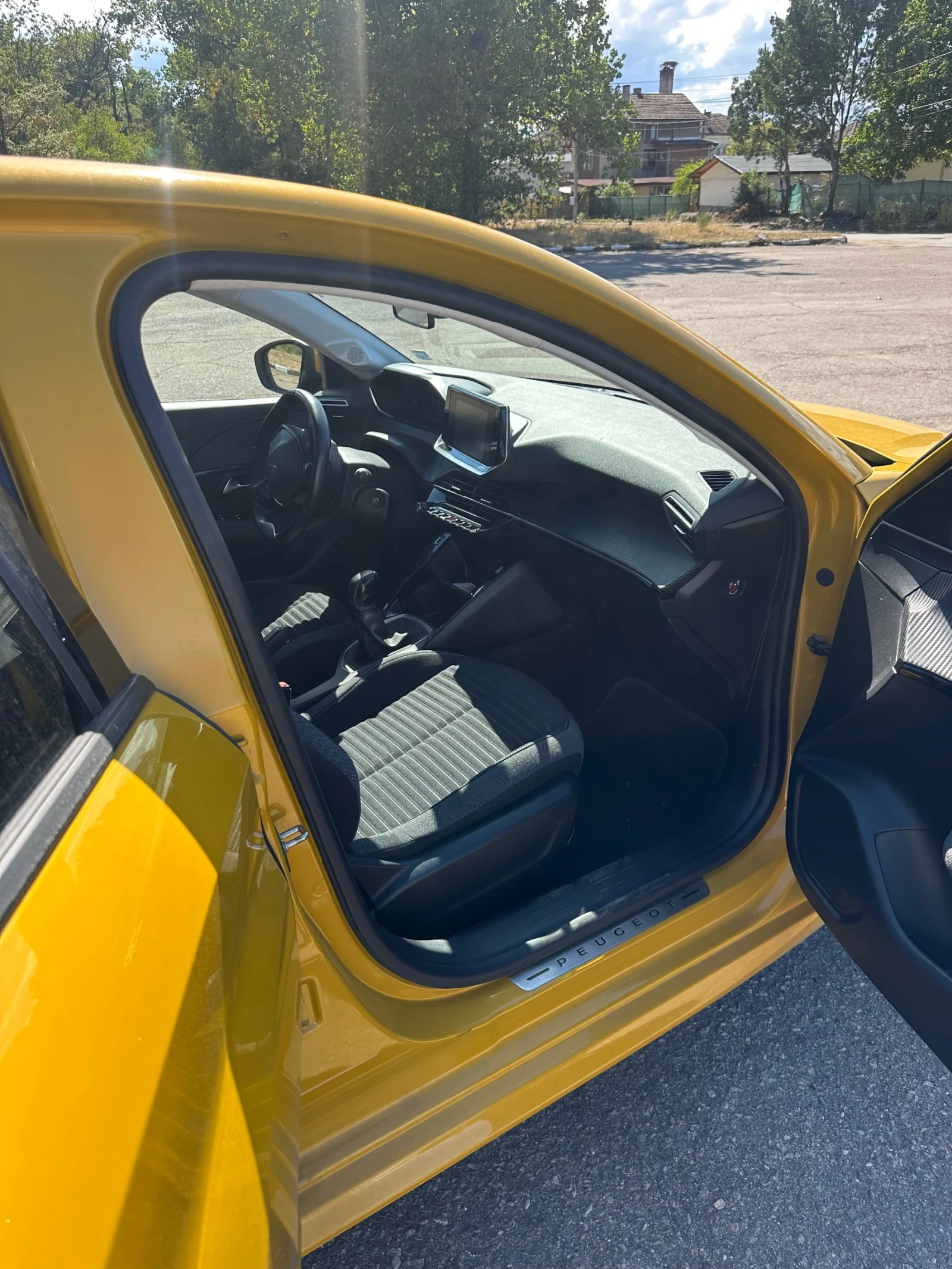 Peugeot 208 1.2 puretech STYLE, снимка 6 - Автомобили и джипове - 56244064