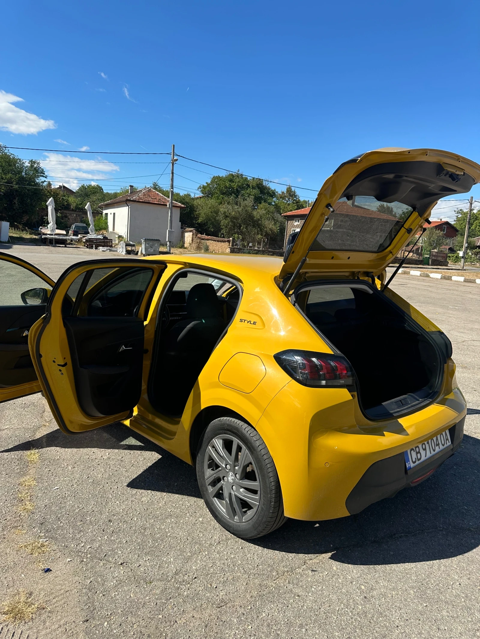 Peugeot 208 1.2 puretech STYLE, снимка 12 - Автомобили и джипове - 56244064