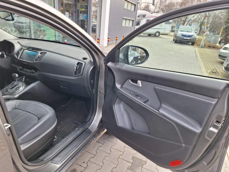 Kia Sportage 2.0 CRDI, снимка 15 - Автомобили и джипове - 48769447