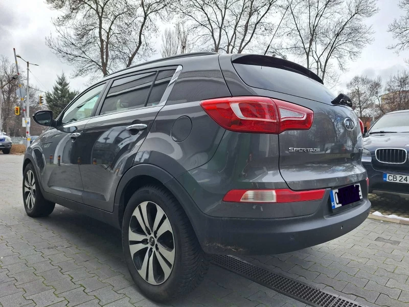 Kia Sportage 2.0 CRDI, снимка 4 - Автомобили и джипове - 48769447