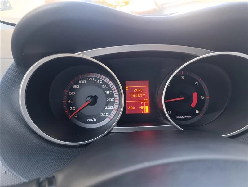 Mitsubishi Outlander, снимка 9 - Автомобили и джипове - 56359951