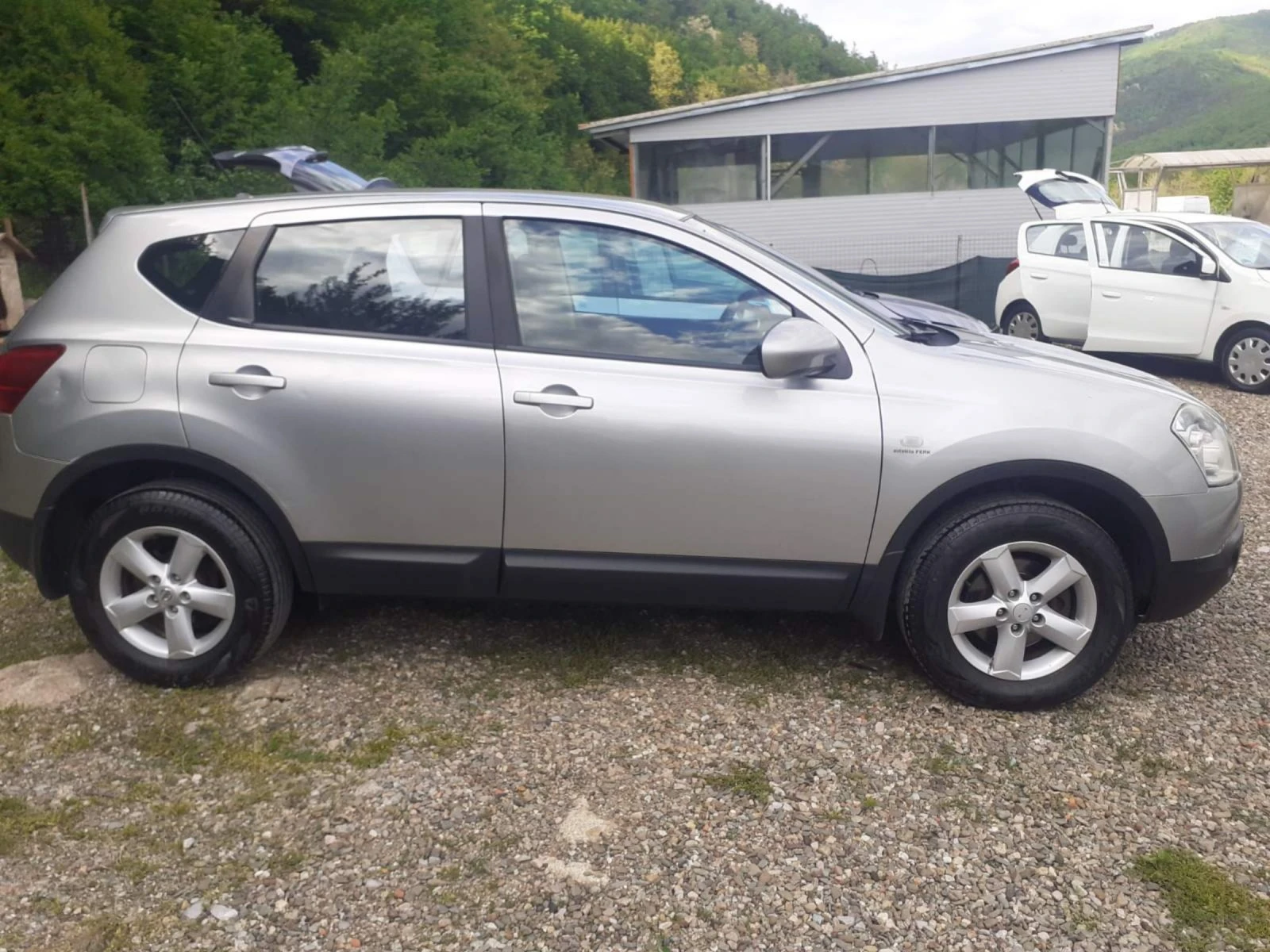 Nissan Qashqai 2.0i 140k.c. 6скорости ГАЗ  - изображение 4