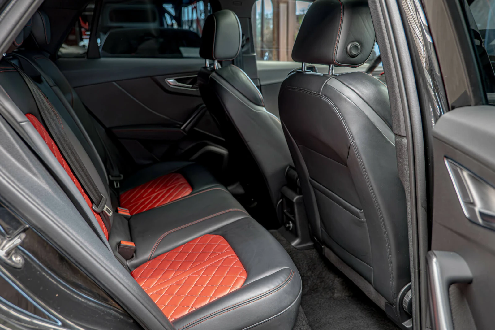 Audi Q2 SQ2/2.0TFSI/Quattro/Bang&Olufsen/Камера/HuD/Panora - изображение 7