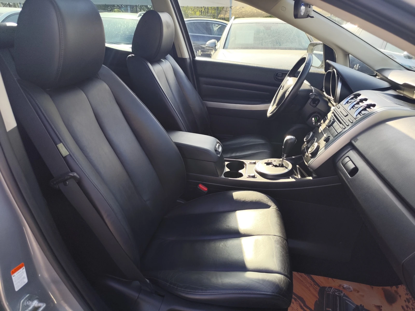 Mazda CX-7 2.5i* ГАЗ* LED* КОЖА* ШИБЕДАХ* , снимка 12 - Автомобили и джипове - 54223901