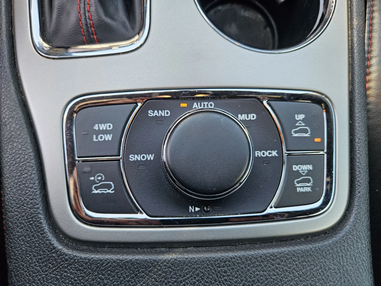 Jeep Grand cherokee 3.6 TrailHawk Facelift , снимка 16 - Автомобили и джипове - 54631495