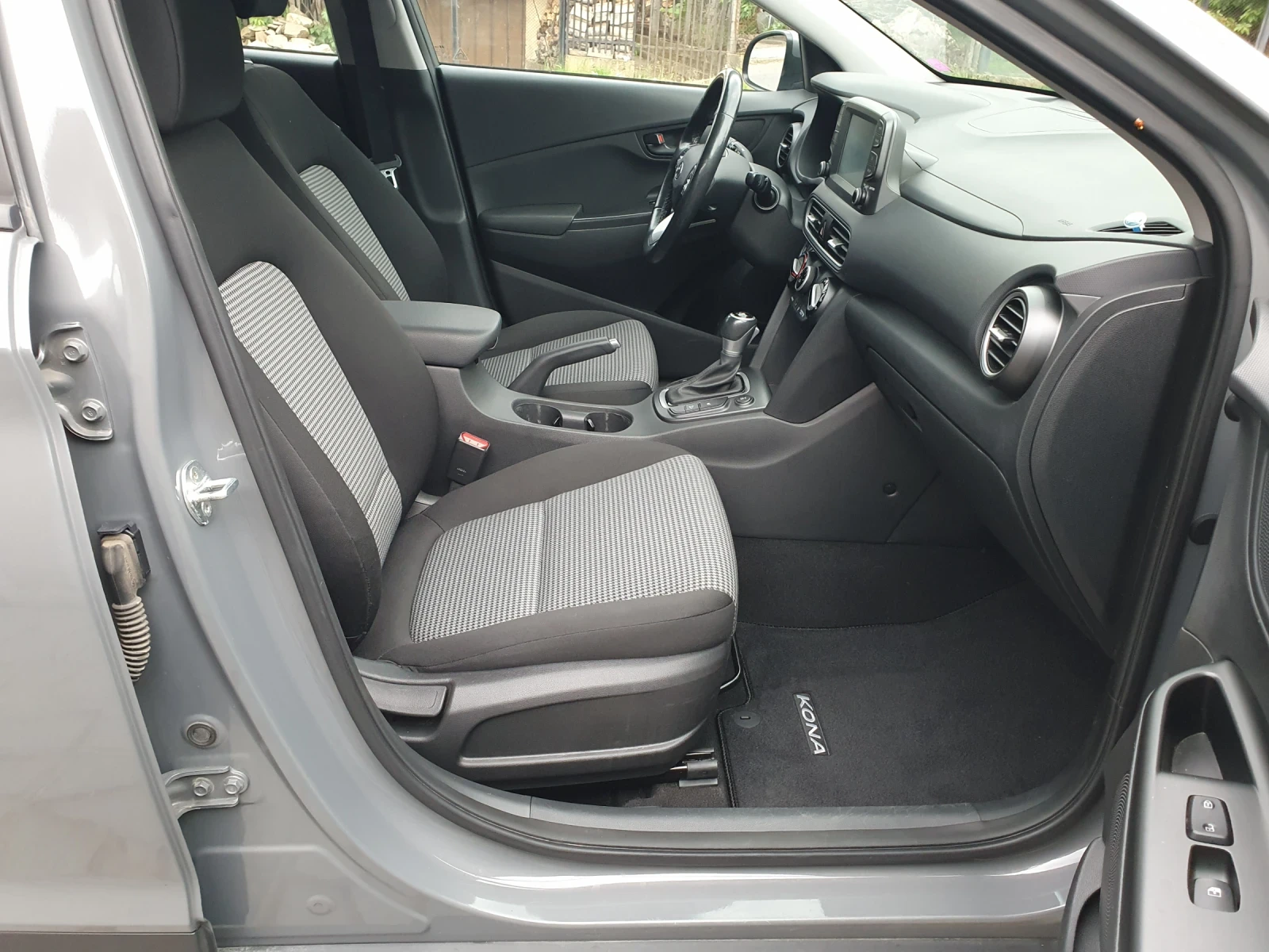 Hyundai Kona 2.0i AWD SEL, снимка 10 - Автомобили и джипове - 54717351