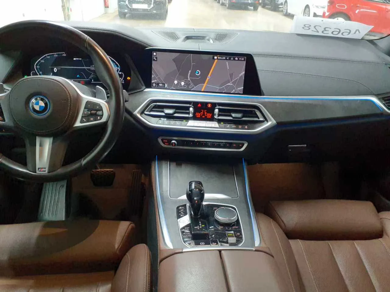 BMW X5 xDrive45ie/394HP/PANO/B&W/LASER/AHK/HUD/MEMO/370q, снимка 5 - Автомобили и джипове - 54777270