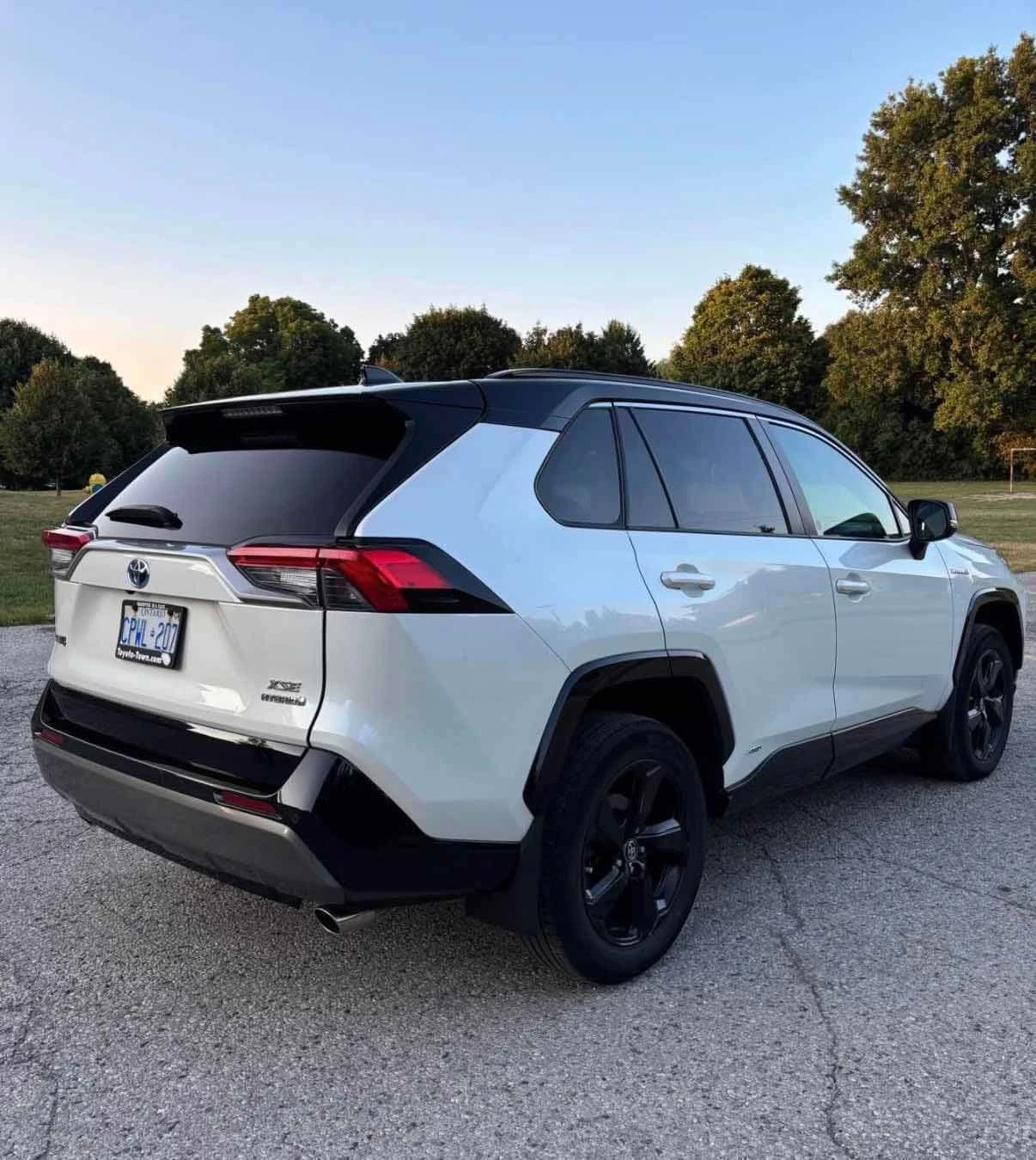 Toyota Rav4 Hybrid XLE AWD | CARFAX | ДВА КЛЮЧА | БЕЗ ИНЦИДЕНТ, снимка 4 - Автомобили и джипове - 55434623