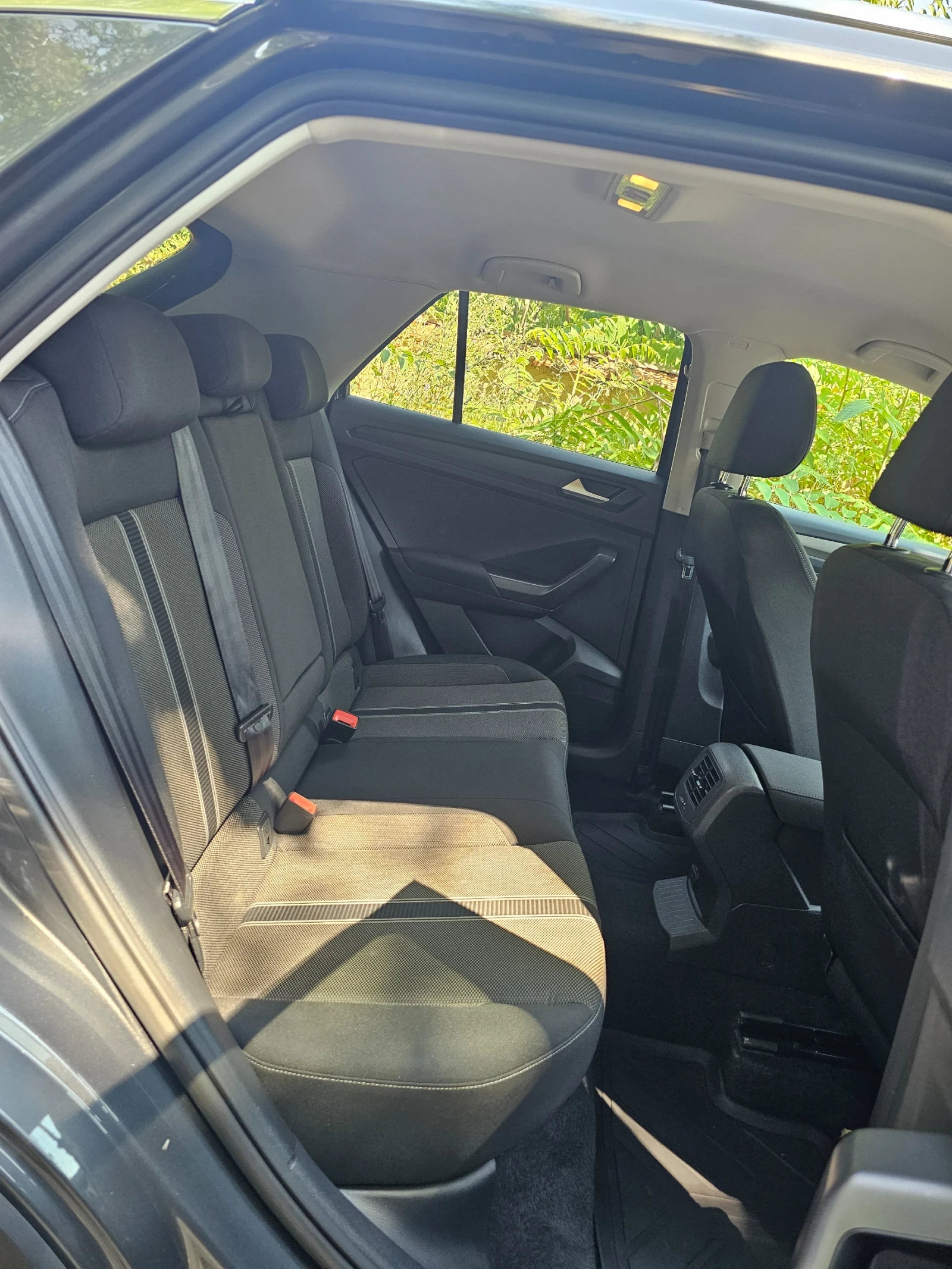 VW T-Roc 1.6 TDI, снимка 13 - Автомобили и джипове - 55602995