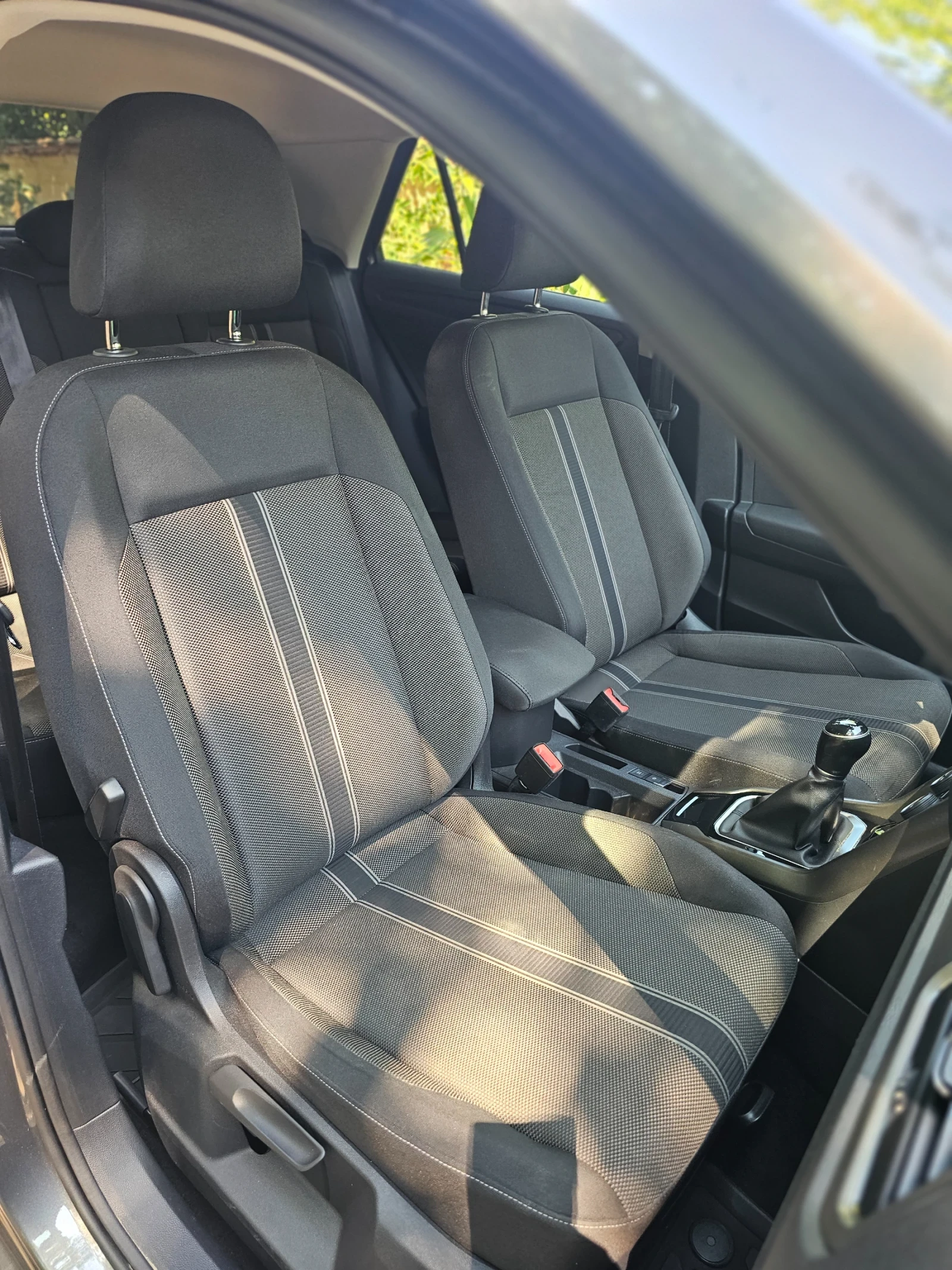 VW T-Roc 1.6 TDI, снимка 8 - Автомобили и джипове - 55602995