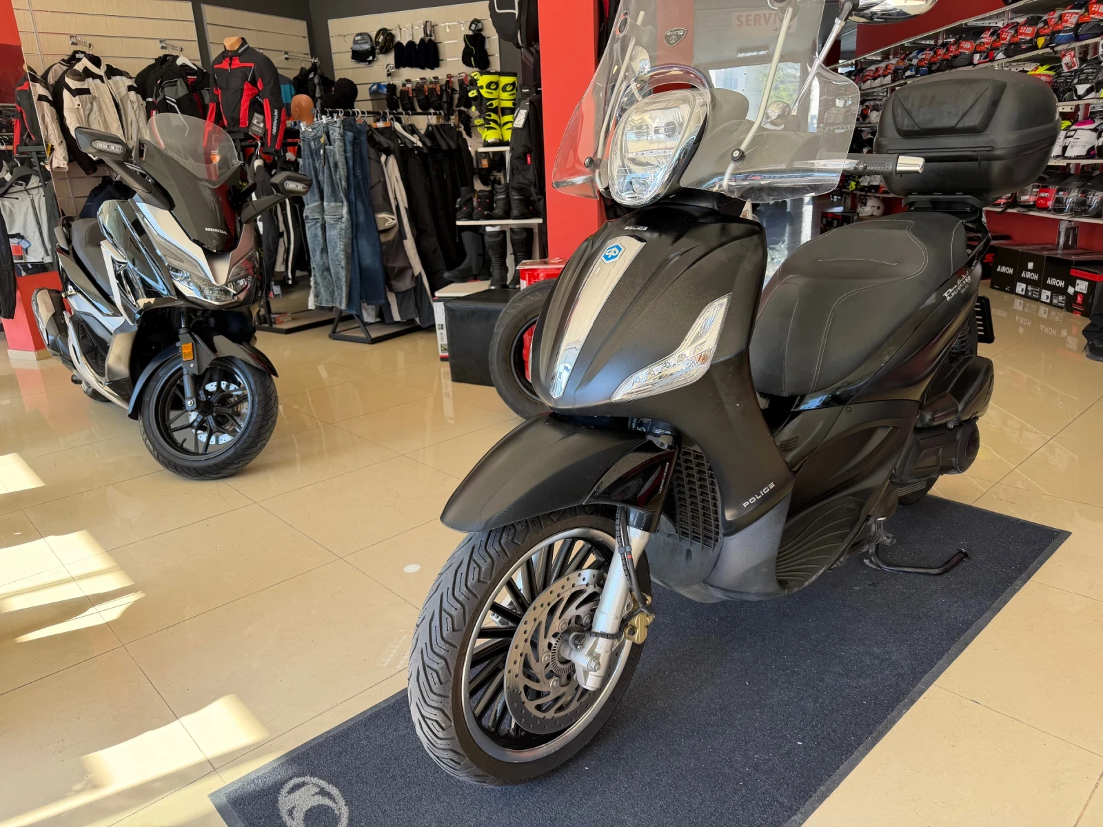 Piaggio Beverly POLICE 300I ABS ASR, снимка 10 - Мотоциклети и мототехника - 54559912