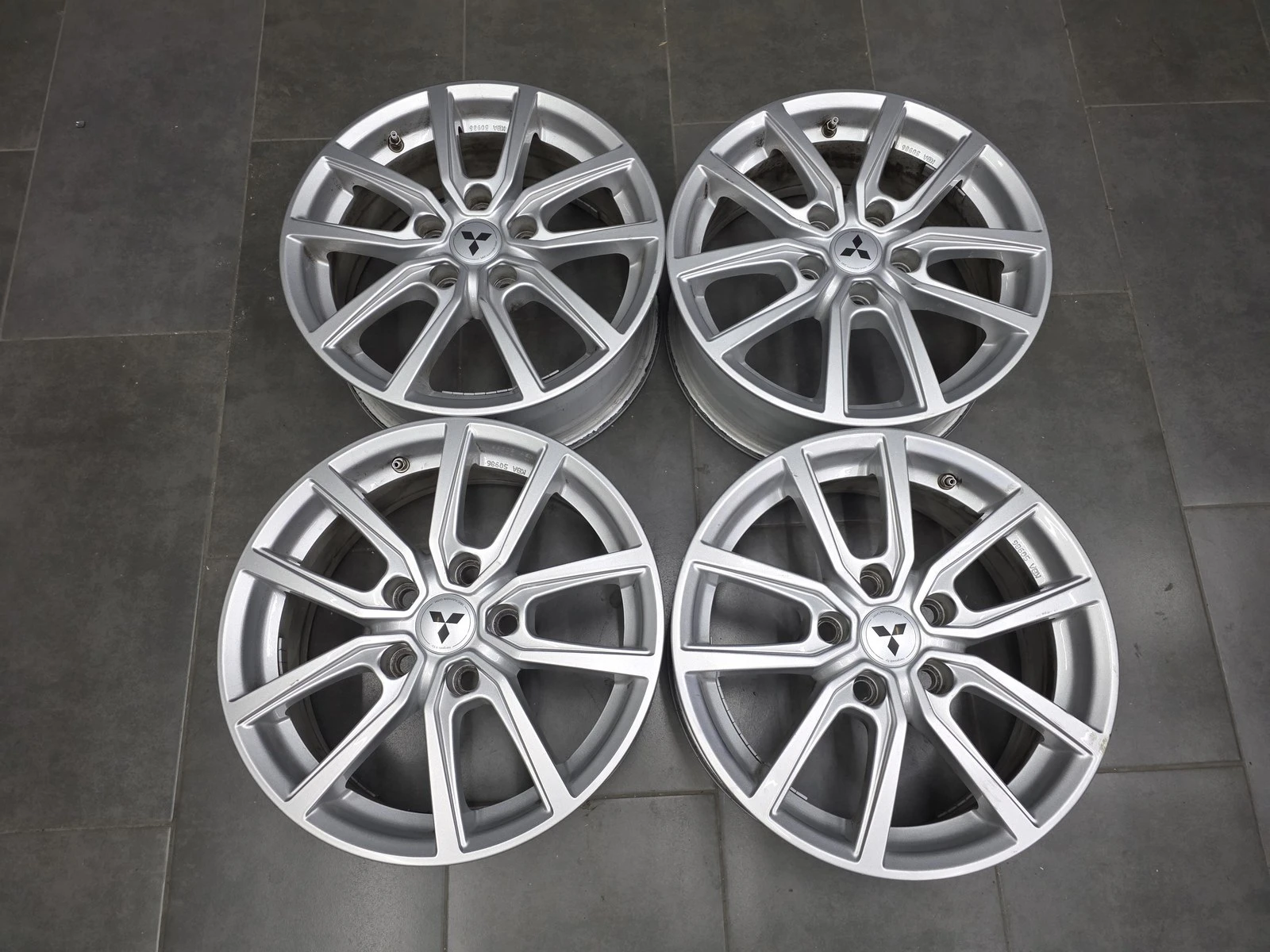 Джанти за Mitsubishi, снимка 3 - Гуми и джанти - 56687950