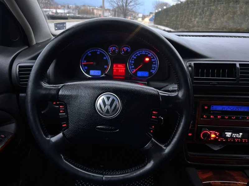 VW Passat 1.9 TDI, снимка 11 - Автомобили и джипове - 48998168