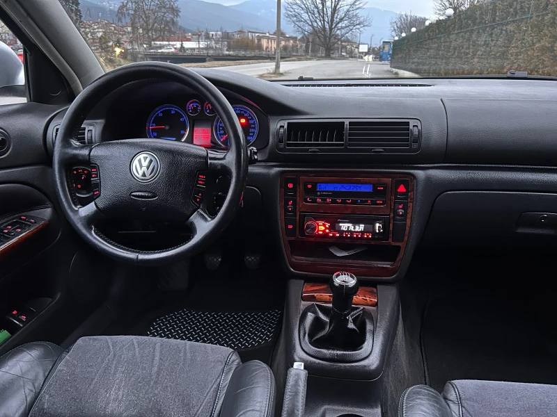 VW Passat 1.9 TDI, снимка 12 - Автомобили и джипове - 48998168