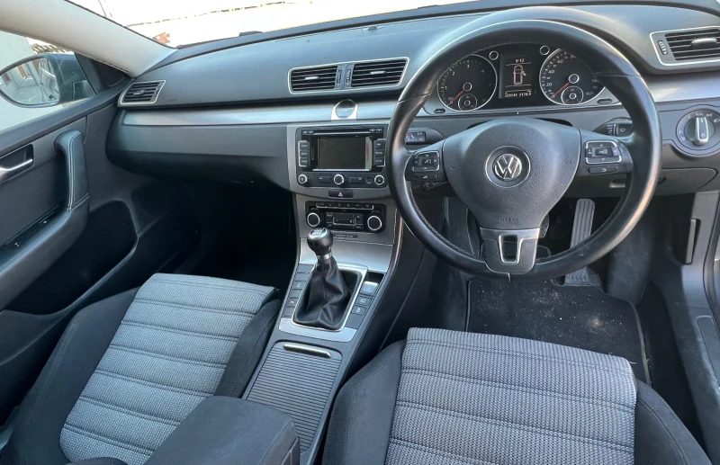 VW Passat 2.0TDI, снимка 8 - Автомобили и джипове - 52645553