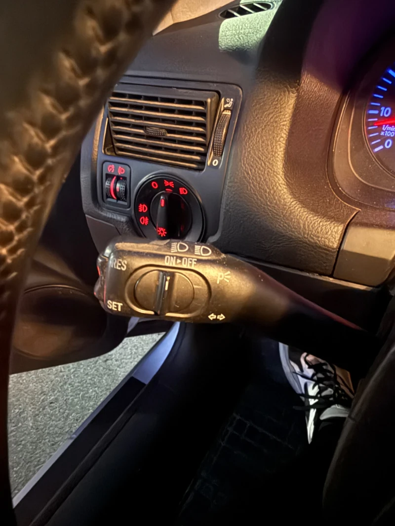 VW Golf 1.6, снимка 9 - Автомобили и джипове - 52278800