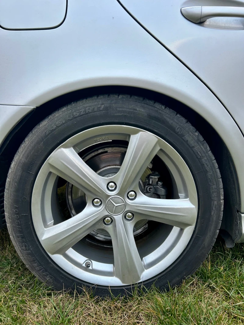 Mercedes-Benz E 220 2.2 CDI, снимка 12 - Автомобили и джипове - 53047005