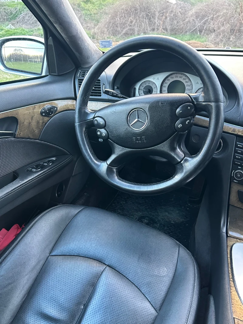 Mercedes-Benz E 220 2.2 CDI, снимка 9 - Автомобили и джипове - 53047005