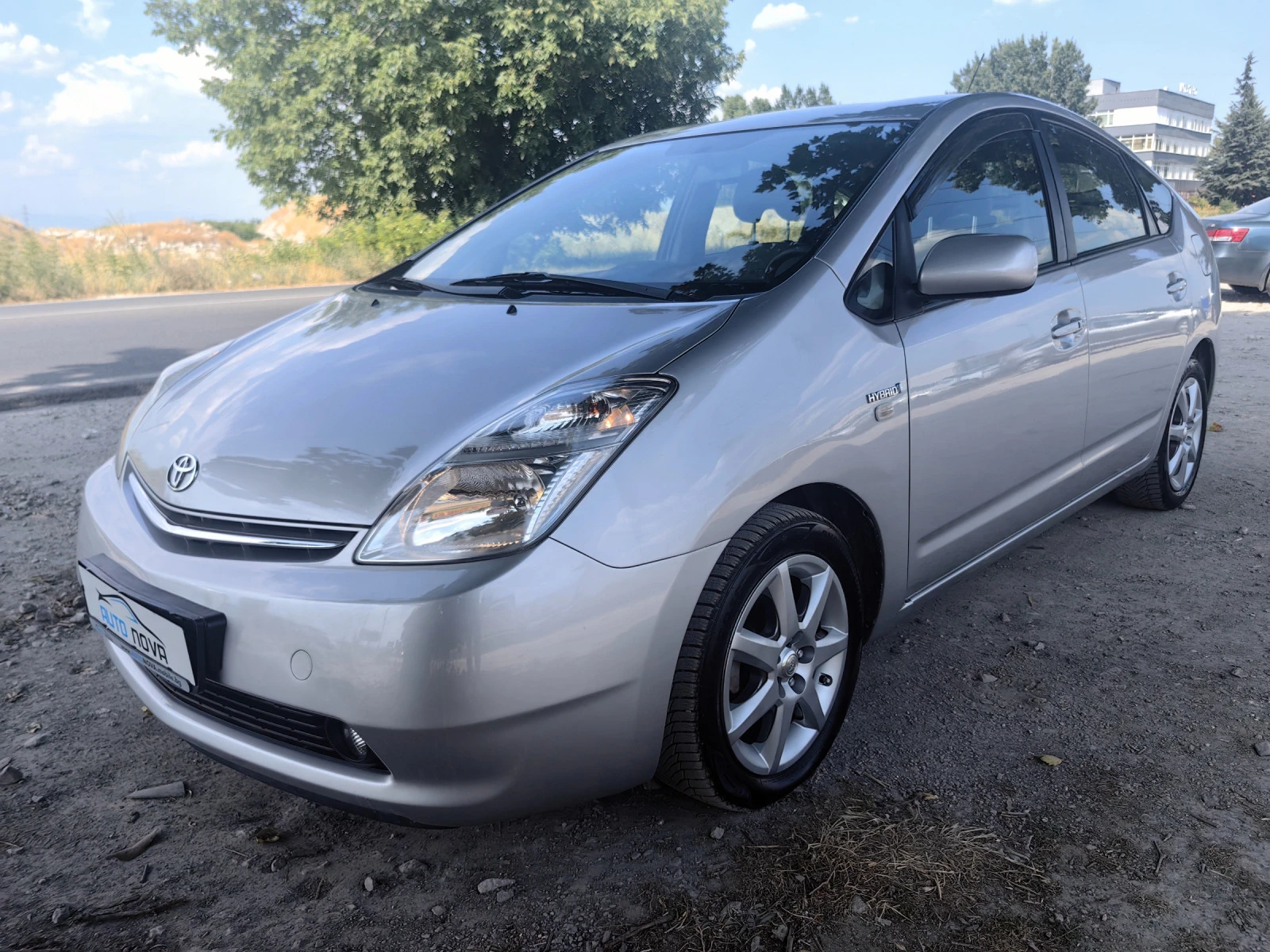 Toyota Prius 1.5 ХИБРИД 112 К.С. КАТО НОВА!!! РЕГИСТРИРАН - изображение 3