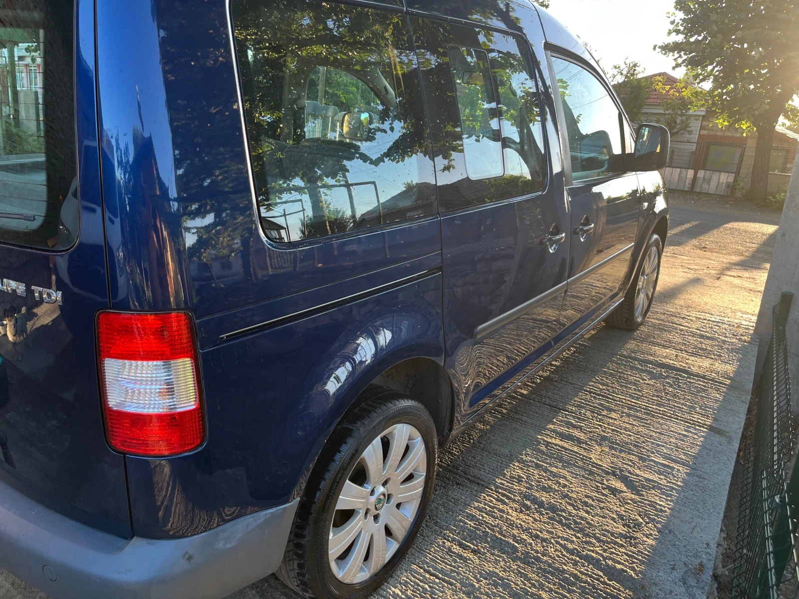 VW Caddy 1.9 TDI 105 кс. - изображение 6