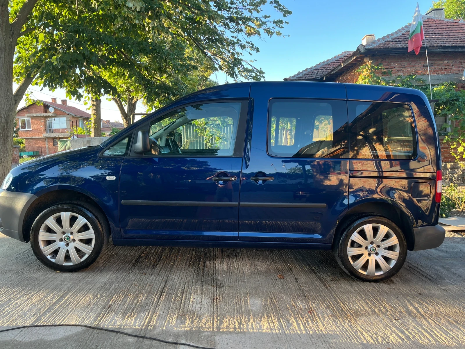 VW Caddy 1.9 TDI 105 кс. - изображение 2