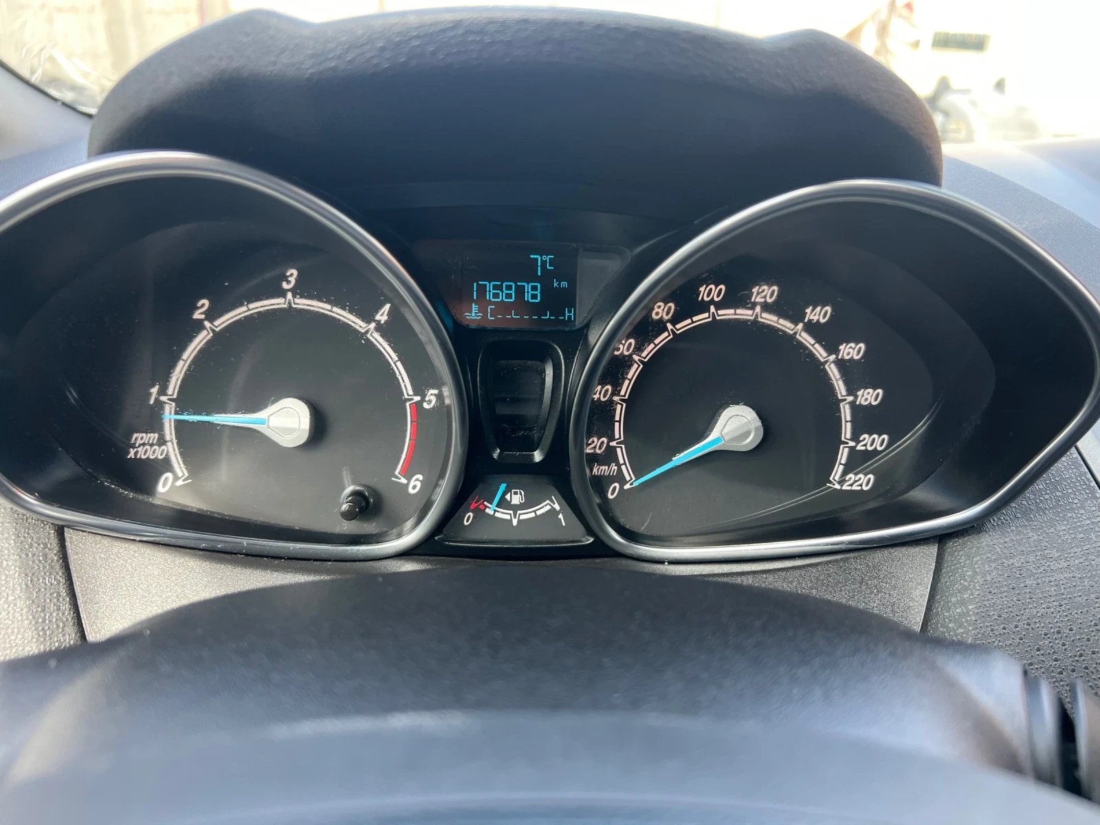 Ford Fiesta 1.5D TITANIUM EURO6B, снимка 15 - Автомобили и джипове - 53111578