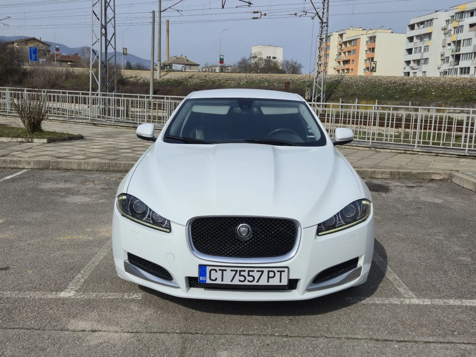 Jaguar Xf 2.2D Facelift, снимка 3 - Автомобили и джипове - 53753783