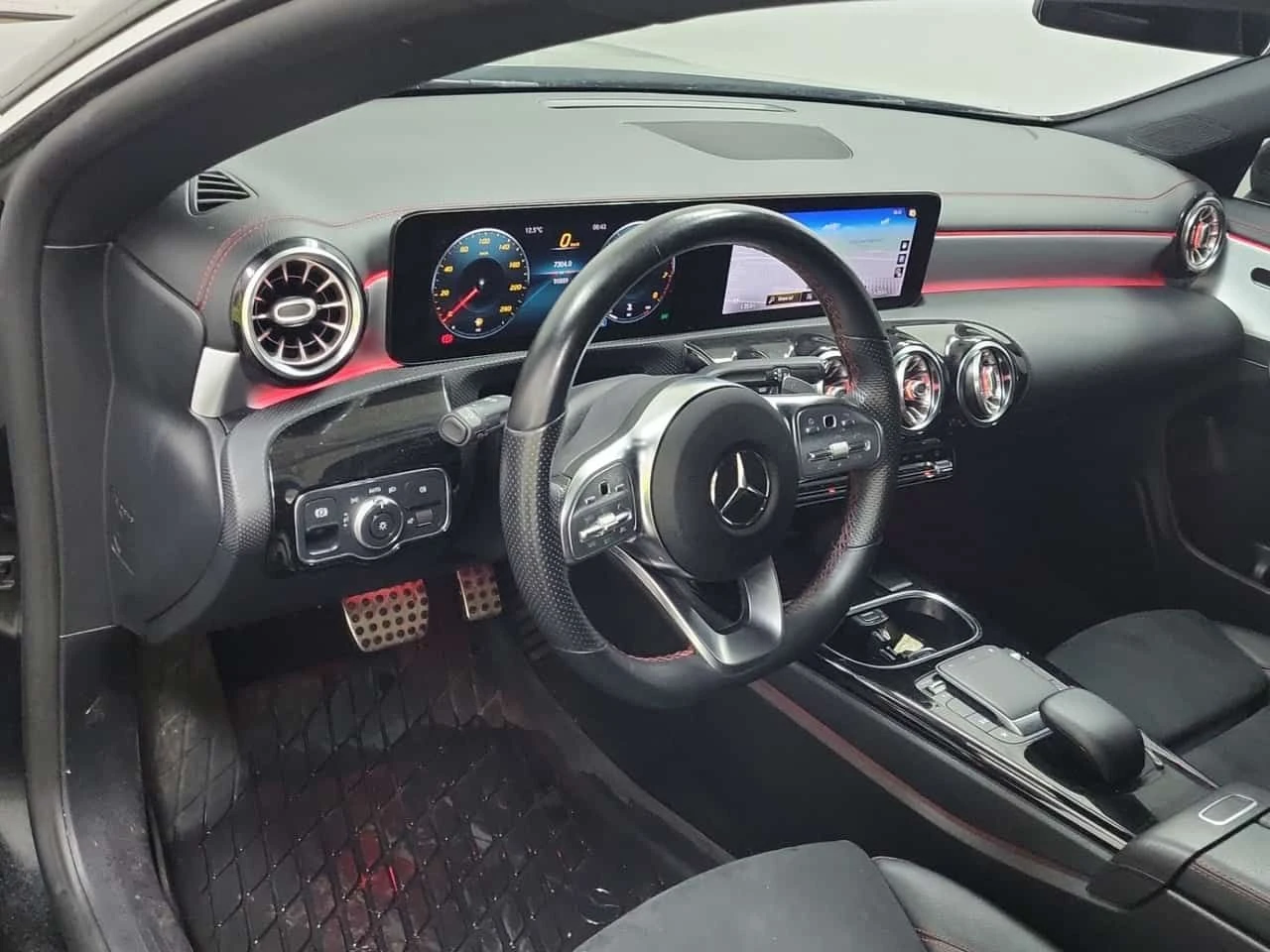 Mercedes-Benz CLA * 250 * * KEYLESS GO* * ПАНОРАМА* * ПОДГРЕВ* , снимка 10 - Автомобили и джипове - 54157507